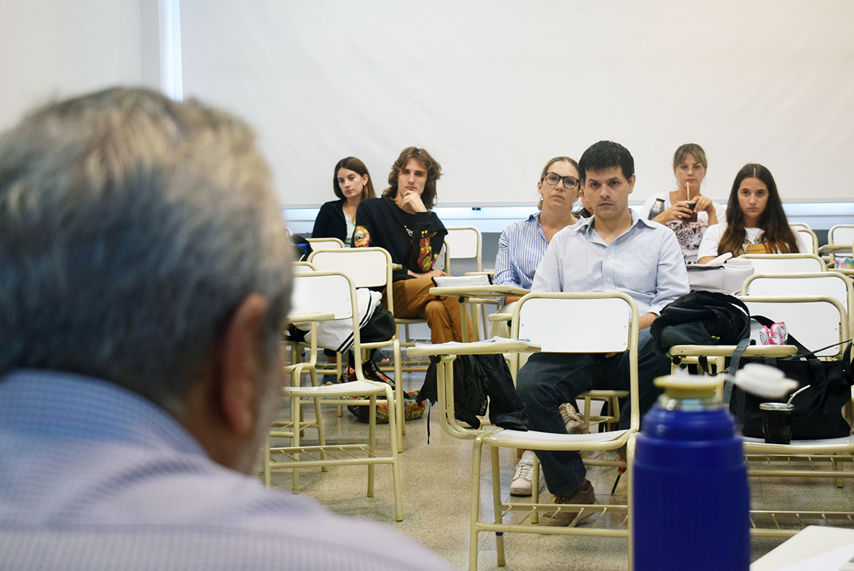 Aula gente mate estudiantes clases