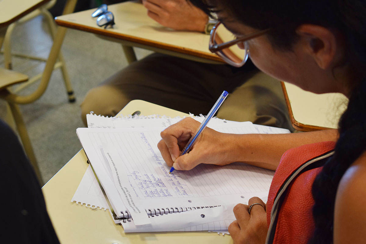 estudiante en aula