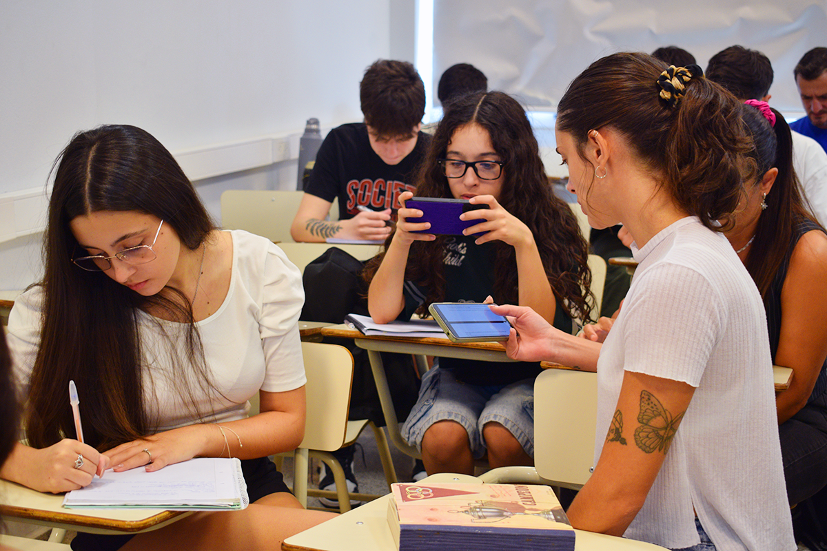 estudiantes celu clases